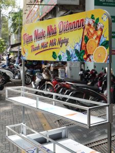 Chi tiết xe đẩy - Bảng hiệu bo kèm kệ