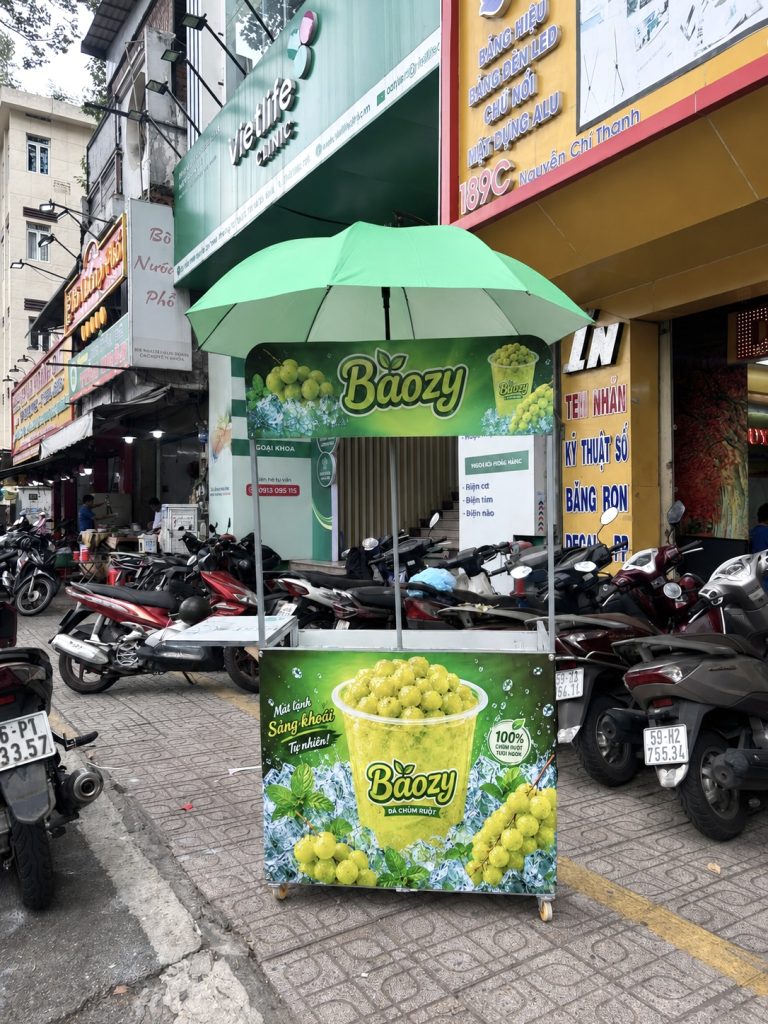 Xe bán đá chùm ruột Baozy có dù