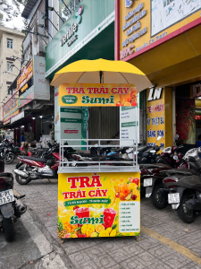 Xe bán trà trái cây Sumi có dù