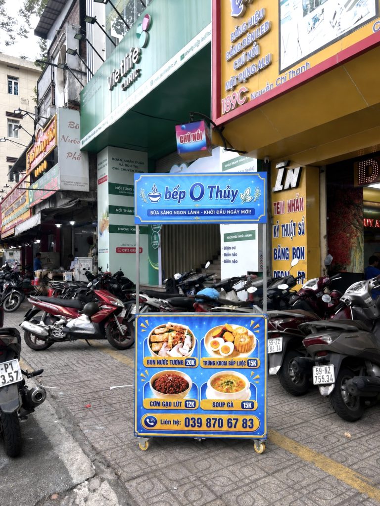 Xe bán đồ ăn sáng Bếp O Thủy
