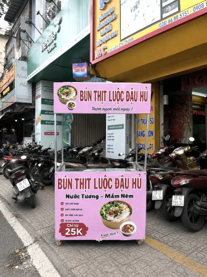 Xe bán bún thịt luộc đậu hũ